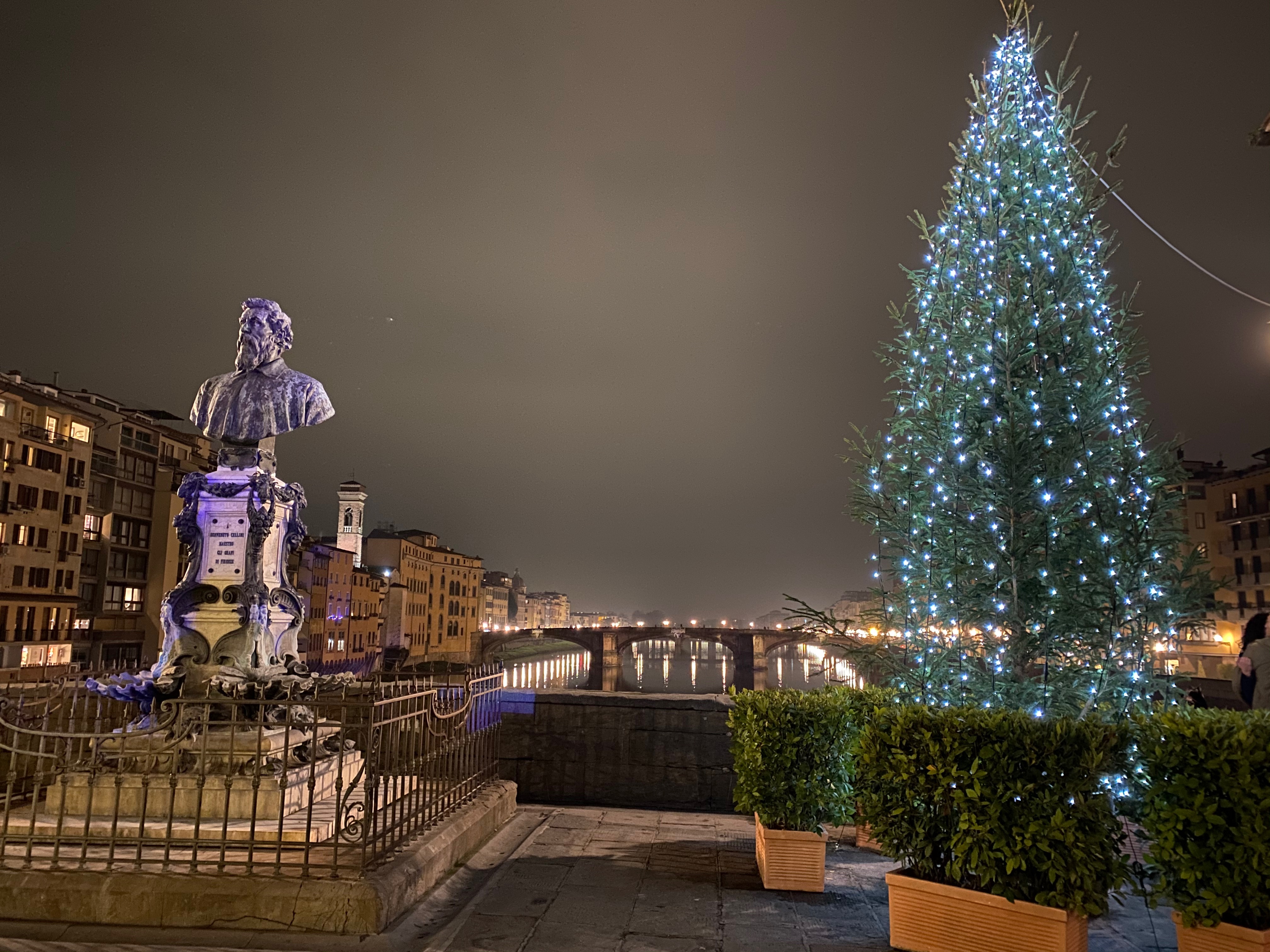 The statue of Benvenuto Cellini on the Ponte Vecchio